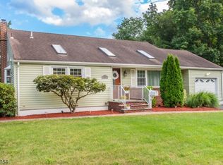 1 Birch Rd, Pompton Plains, NJ 07444