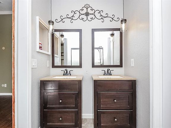 4th image of 4049 Staghorn Cir N