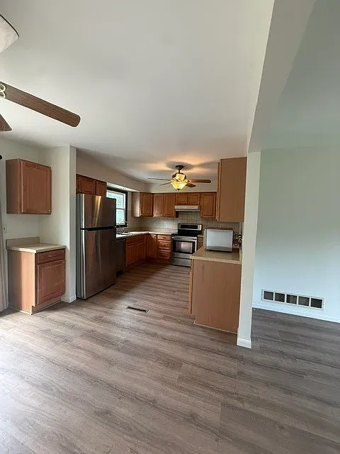 4 bed, $2,800 — Photo 4
