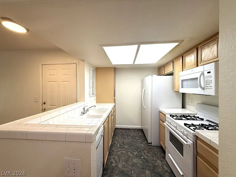 1900 Rio Canyon Ct #103 — Photo 5