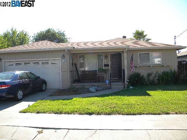 2nd image of 441 Jensen St