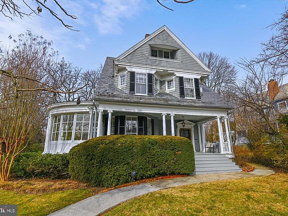 2nd image of 303 Oakdale Rd