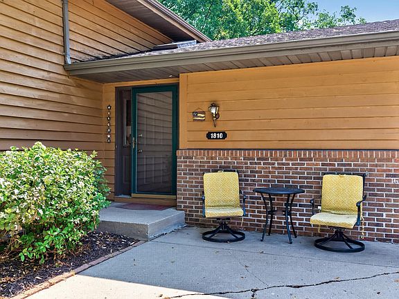 3rd image of 1810 Cedar Pl