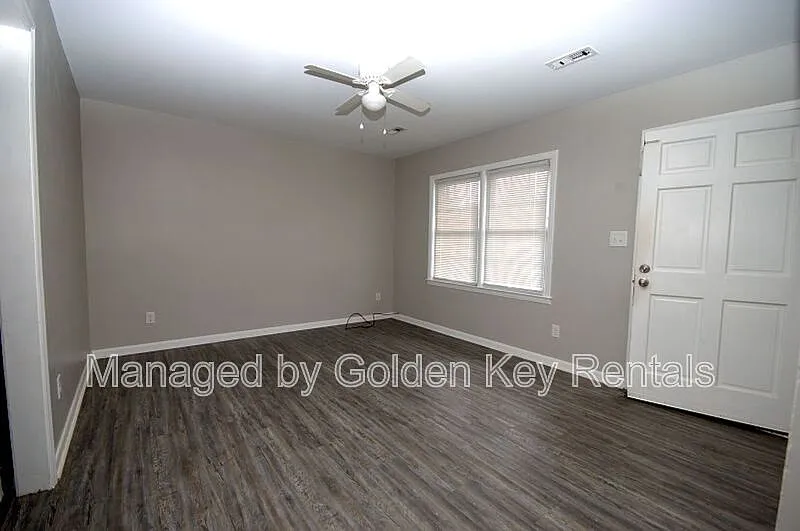 2 bed, 1.0 bath, $875 — Photo 2