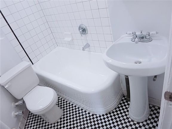 4th image of 510 E 79th St APT 6G