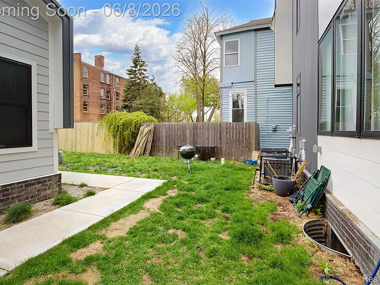 2223 Wabash St — Photo 25