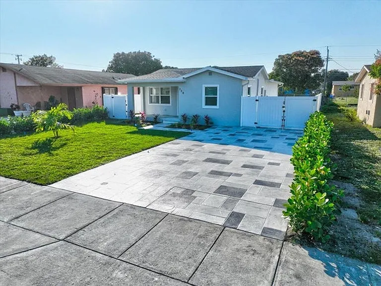 320 NW 6th Ave — Photo 9