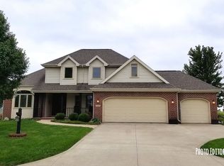 208 Ridge Ct, Ossian, IN 46777