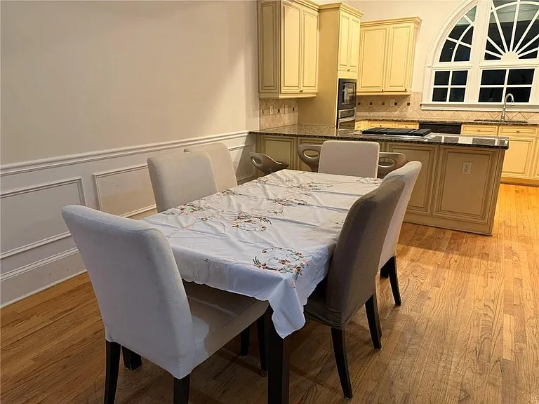 834 Clifton Heights Ln — Photo 3