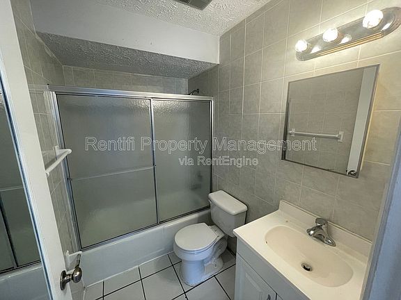 2nd image of 717 SE 9th St #B