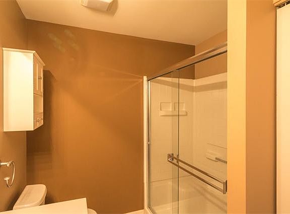 4th image of 1126 Bromley Ct