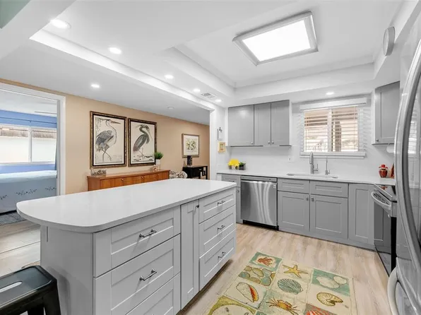 1228 Belleflower St #117, Sarasota, FL 34232