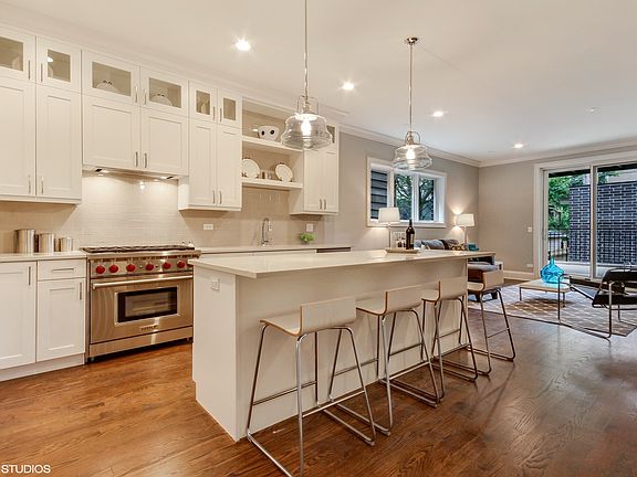 5th image of 2744 N Southport Ave #1