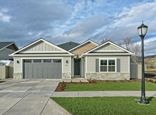 351 Kansas Dr, Medford, OR