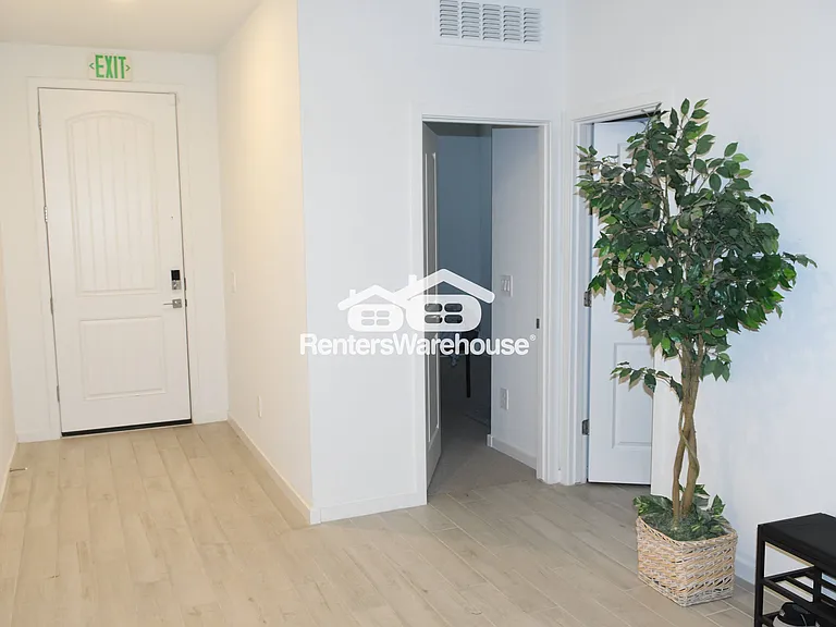16009 W Cottontail Ln — Photo 4