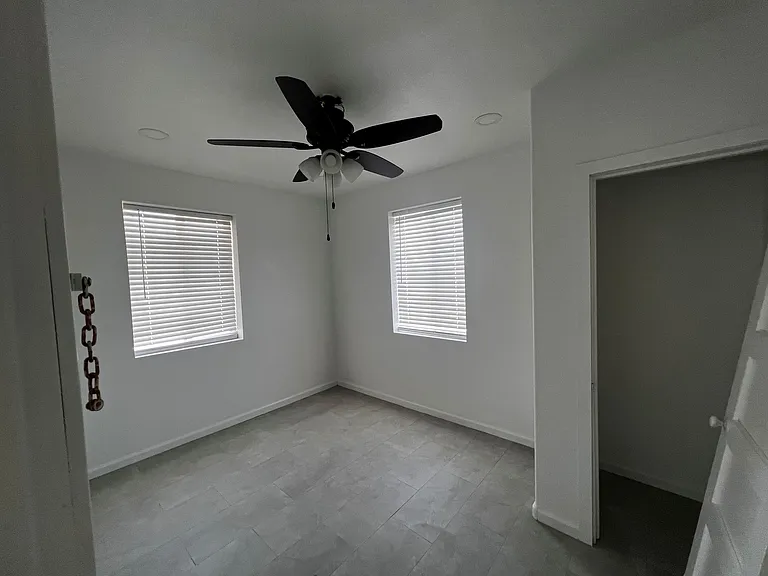 303 M St — Photo 11