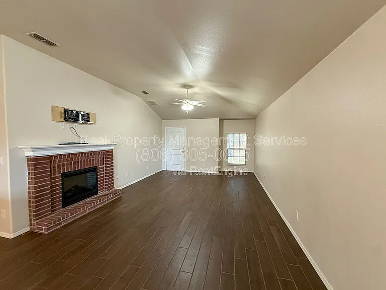 9104 Quincy Ave — Photo 2
