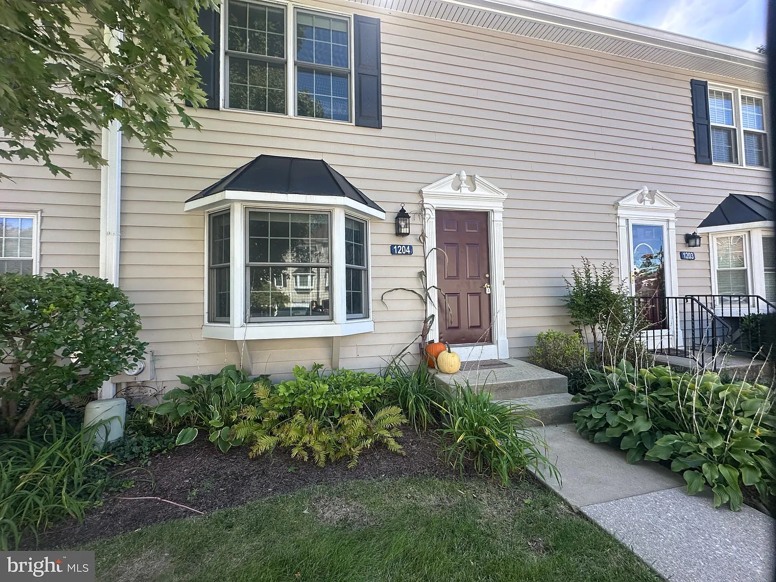 2 bed, 2.5 bath, 1320 sqft, $2,600 — Photo 1