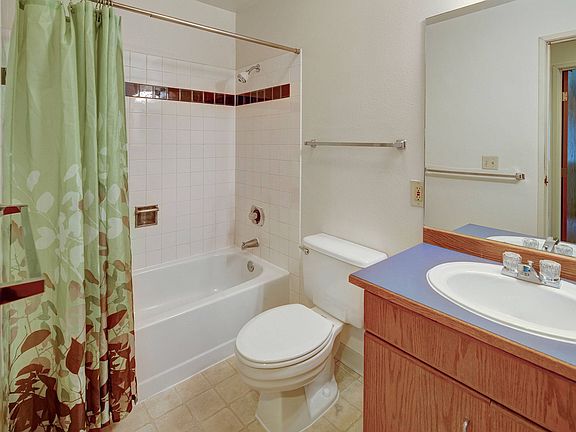 Chugach South Apartments - Bathroom