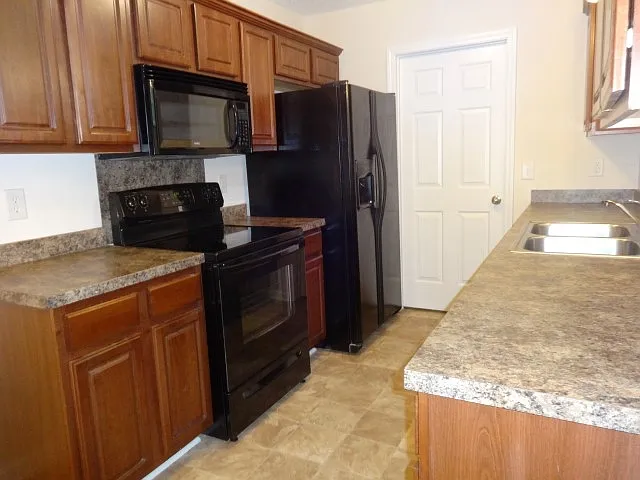 3 bed, 2.5 bath, 1310 sqft, $2,030 — Photo 3