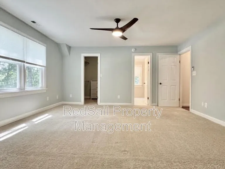 114 Barclay Cres — Photo 13
