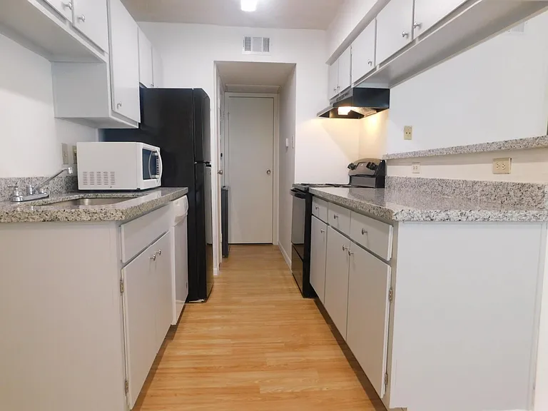 12660 Ashford Point Dr #207 — Photo 7