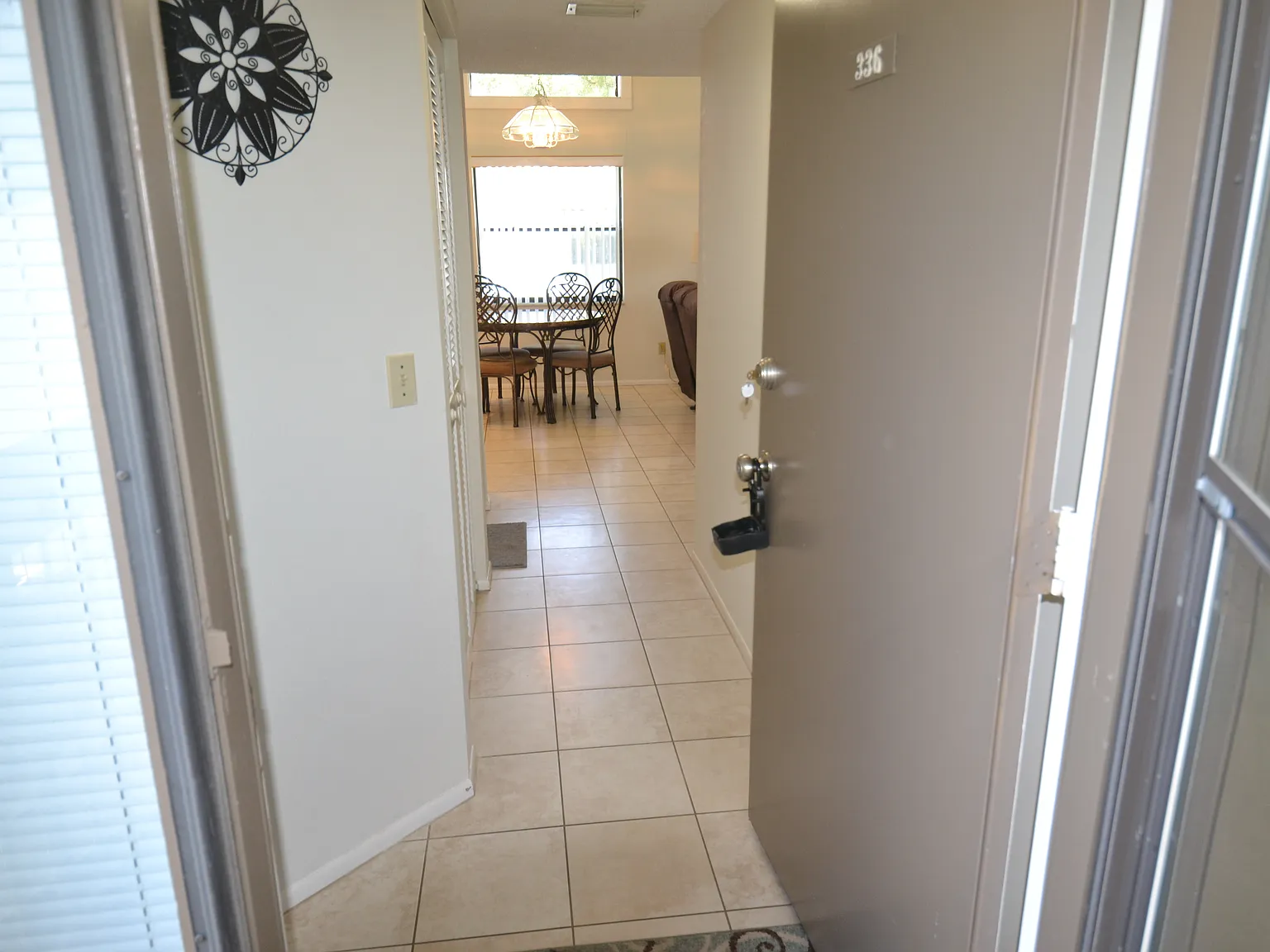 Upstairs 2 Bed with Lake view — Photo 3