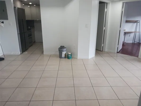 637 SW 3rd St APT 305, Miami, FL 33130