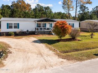 217 Mewborn Dr, Beulaville, NC 28518