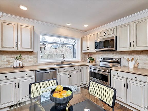 3rd image of 396 Sorrento Dr