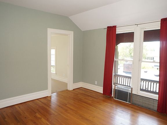 5th image of 4211 & 4215 SE Alder St #4215