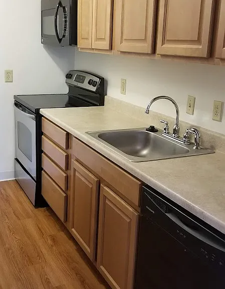 St Regis Apartments — Photo 1