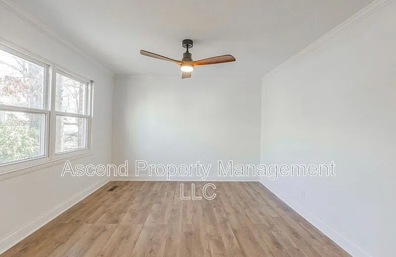 3 bed, 1.5 bath, 1596 sqft, $2,095 — Photo 3