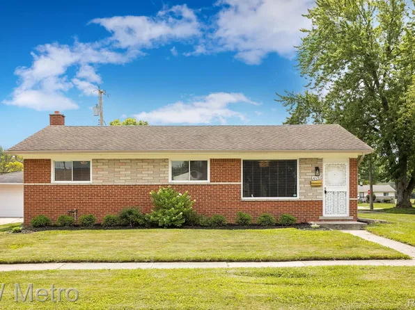 10731 N Oak Dr, Ferndale, MI 48220
