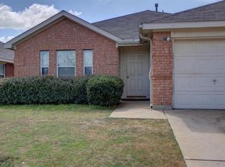 525 Rock Prairie Ln, Fort Worth, TX 76140