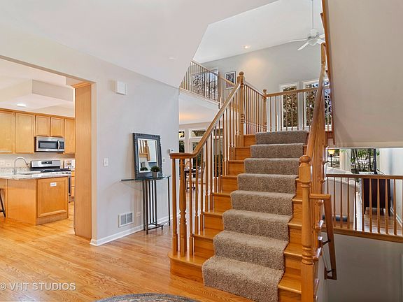 4th image of 929 W Chesterfield Ct