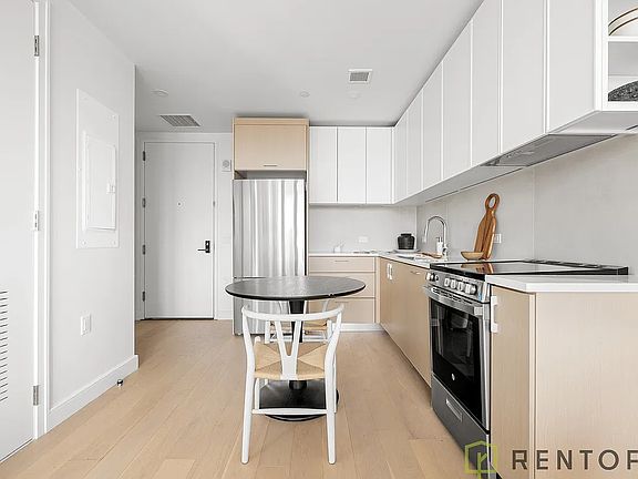 3rd image of 555 W 45th St #6D