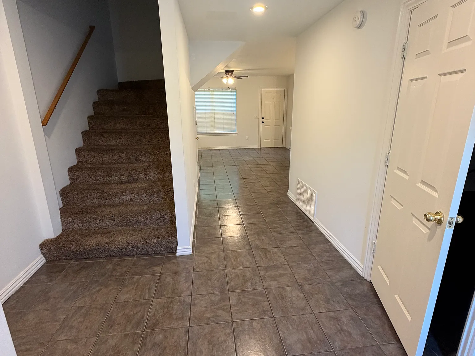 3 bed, 2.5 bath, 1496 sqft, $1,650 — Photo 3