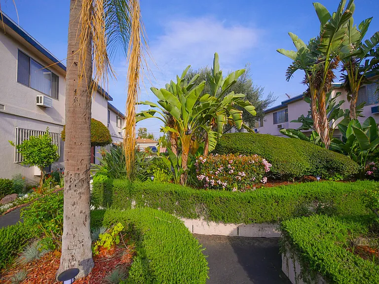 6944-6954 Coldwater Canyon Ave — Photo 10