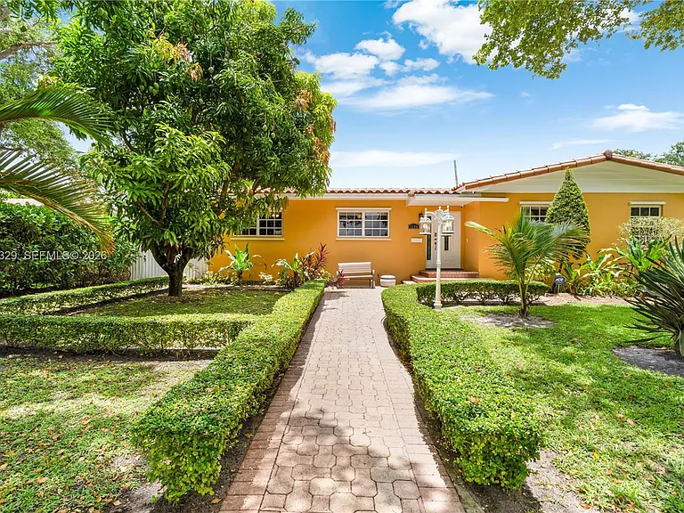 1380 Miami Springs Ave — Photo 31