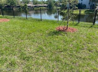 8256 Meadow Walk Ln, Jacksonville, FL 32256