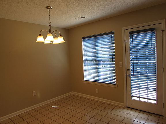 4th image of 108 Teaberry Ct