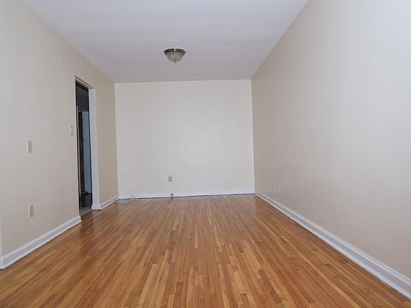 3rd image of 1019 E 225th St APT 1