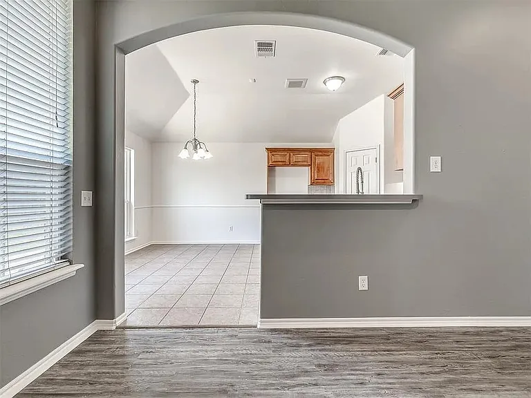 2505 Black Oaks Cir — Photo 6