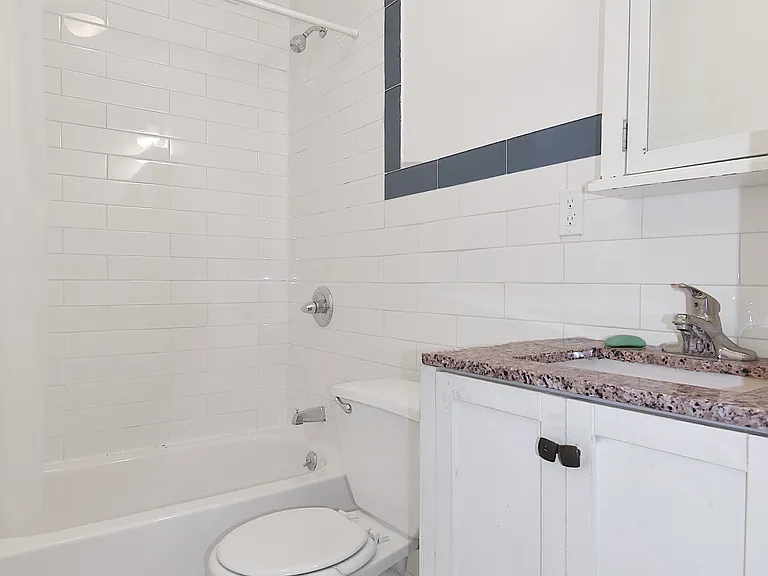 104 E 4th St #EW — Photo 13
