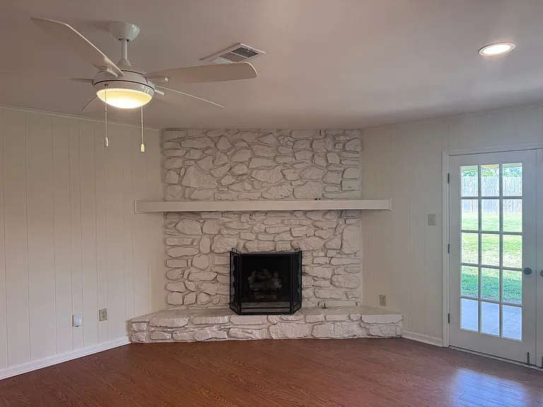 1115 Briar Creek Rd — Photo 27