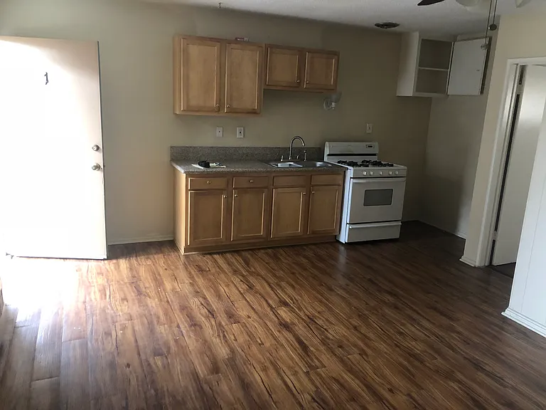 1336 E Hellman St #1A — Photo 2