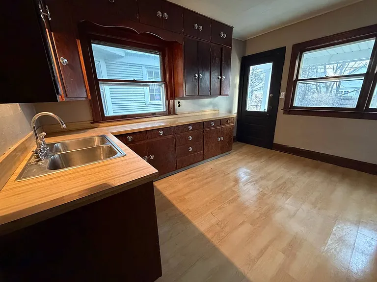 1120 Starr Ave — Photo 5