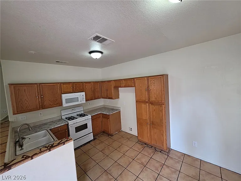 2506 Lady Elizabeth Ct — Photo 53