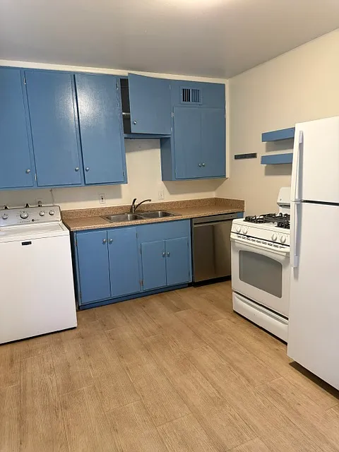 3 bed, 1050 sqft, $1,900 — Photo 3